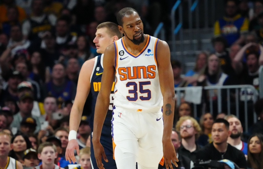  太阳杜兰特伤情反复，布克独自扛起进攻大旗  