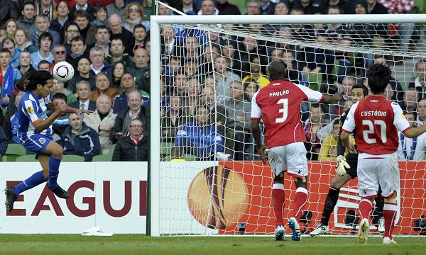  科隆前锋连续三场破门，本土射手王竞争白热化  