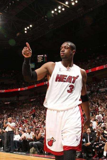  韦德正式入选篮球名人堂仪式将于下月举行