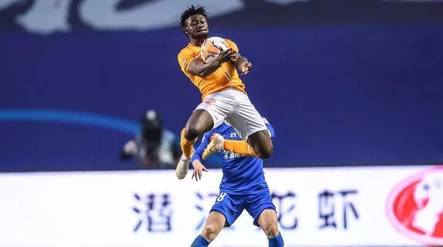  诺丁汉森林签下巴西天才中场，保级野心显露  