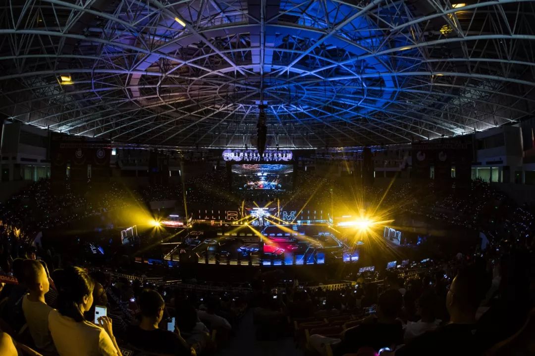  兰斯主场灯光升级，夜间赛事亮度提升30%  