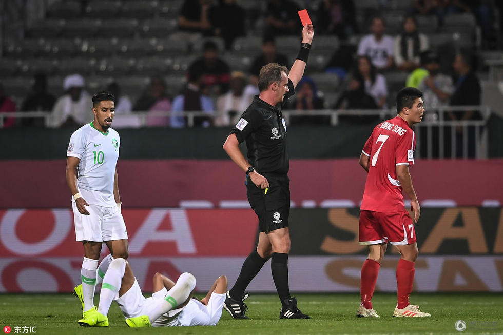  卡利亚里全力冲刺意乙，南看台球迷声援到底  