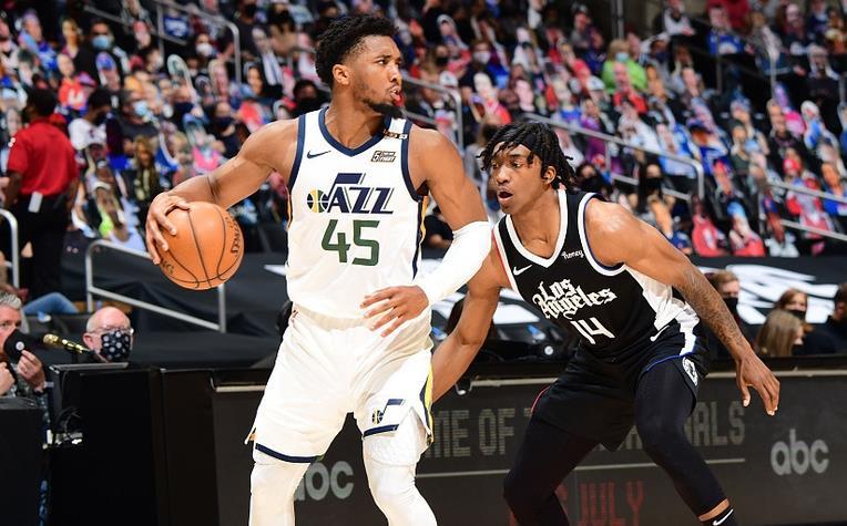  爵士克拉克森替补登场砍下四十五分率队逆转  